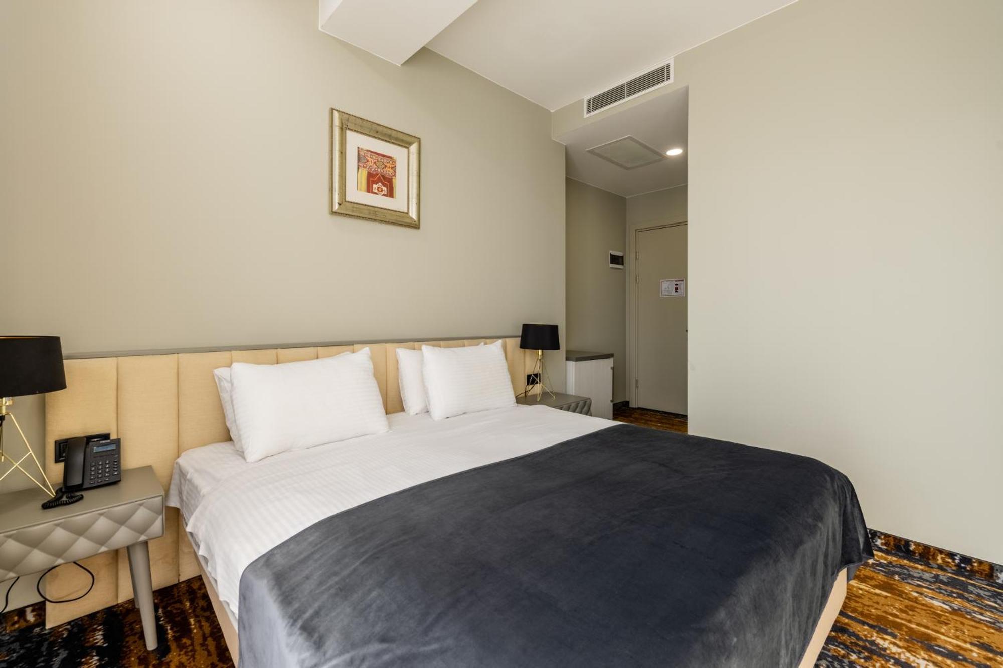 Brosse Garden Hotel Tbilisi Quarto foto